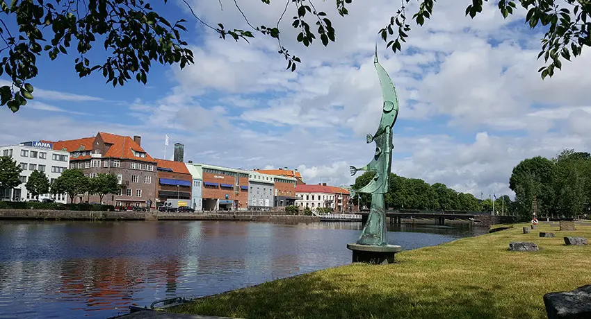  The artwork "Salmon goes up" by Walter Bengtsson in Halmstad