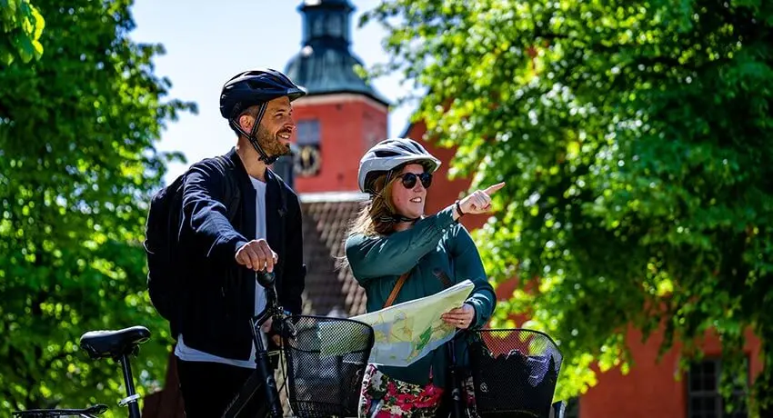  Radfahrer am Schloss Halmstad
